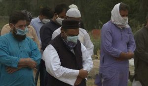 Inde: les crématoriums et les cimetières surchargés par les décès dus au virus