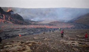 Islande: le spectacle époustouflant d'une éruption volcanique attire les visiteurs
