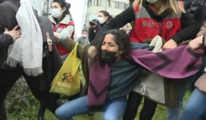 Des dizaines d'étudiants arrêtés par la police lors d'une manifestation à Istanbul