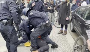 Allemagne : une manifestation "anticorona" dispersée à Berlin