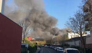 Incendie dans un entrepôt à Aubervilliers, les pompiers sur place