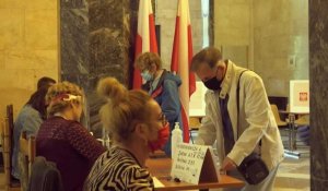 Les Polonais aux urnes pour un vote présidentiel sur le fil du rasoir