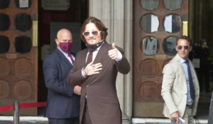 Johnny Depp arrive au tribunal alors que son procès contre le Sun se poursuit