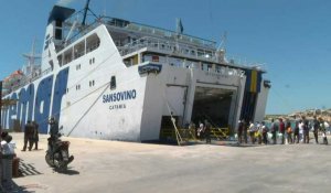 Lampedusa: 250 migrants embarquent sur un ferry pour Porto Empedocle, en Sicile