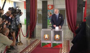 Bélarus: le président Loukachenko vote à la présidentielle