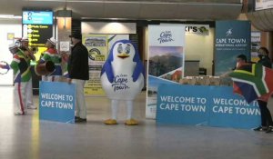 Ambiance de fête à l'aéroport du Cap lors de la réouverture des frontières