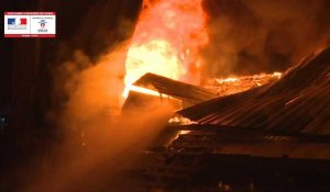 Incendie nocturne au Blanc-Mesnil: un entrepôt de 7.000 m2 part en fumée