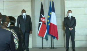 Signature à l'Élysée de trois contrats d'infrastructures en présence de Macron et Kenyatta
