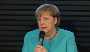Grèce: Merkel annonce une initiative franco-allemande pour accueillir des mineurs