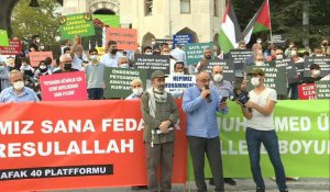 Manifestation à Istanbul contre la republication des caricatures de Mahomet par le magazine français Charlie Hebdo