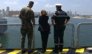 Florence Parly visite le porte-hélicoptères Le Tonnerre arrivé à Beyrouth