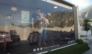 "Baby cabin" : des parents mexicains présentent leur enfant à travers une vitre