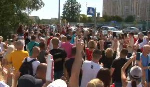 Bélarus: les ouvriers en grève rejoignent la manifestation à la télévision publique