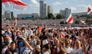 Minsk : des milliers de manifestants défilent en Biélorussie contre Loukachenko