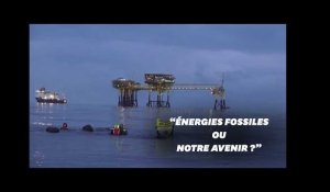 Des militants de Greenpeace investissent une plateforme pétrolière Total