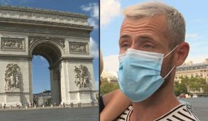 Sur les Champs-Elysées, les touristes encore peu informés mais souvent masqués