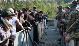 Des pélerins juifs hassidiques font face aux gardes-frontières ukrainiens