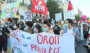 Plusieurs milliers de manifestants à Paris contre les suppressions d'emploi