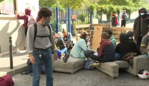 Des jeunes militants installent un "camp climat" à Paris