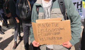 Des militants Youth for Climate bloquent l’entrée du McDonald’s du boulevard Foch