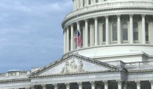 USA: le drapeau américain en berne sur le Capitole après la mort de John Lewis