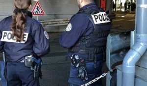 "Flic", le récit très sombre d'un journaliste infiltré au sein de la police française