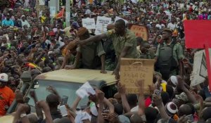 Coup d'Etat au Mali: les putschistes acclamés par la foule à Bamako