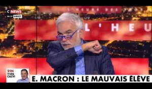L'Heure des pros : Pascal Praud se moque d'Emmanuel Macon qui enlève son masque pour tousser (Vidéo)