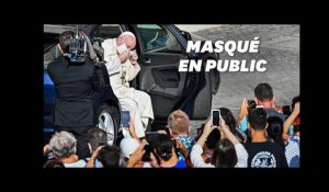 Le pape François apparaît masqué pour la première fois