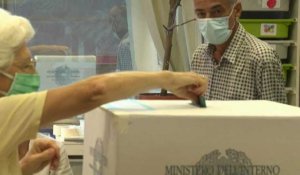 Les Italiens appelés aux urnes malgré une résurgence de la pandémie de Covid-19