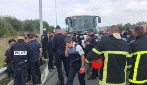 Début d'émeute dans un bus transportant des migrants évacués du camp de Grande-Synthe