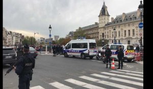 Les abords de la préfecture de police de Paris après l'attaque au couteau ayant fait 5 morts dont l'assaillant