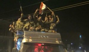 Un convoi de troupes syriennes arrive dans la ville frontalière de Kobané