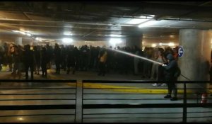 Heurts de policiers et manifestants à l'aéroport de Barcelone