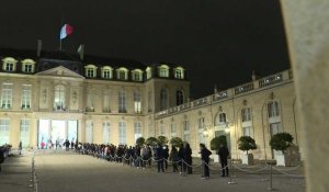 Foule d'anonymes à l'Elysée pour rendre hommage à Jacques Chirac