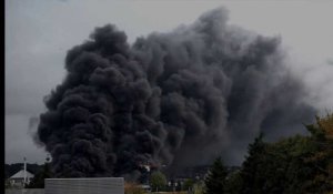 Rouen : l'incendie qui ravageait l'usine Lubrizol est éteint