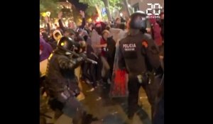 Scènes de guérilla urbaine à Barcelone après la condamnation des dirigeants indépendantistes