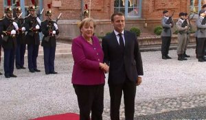 Toulouse: Emmanuel Macron et Angela Merkel arrivent à la préfecture de Haute-Garonne