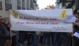 Besançon: manifestation de soutien à la mère voilée prise à partie au conseil régional