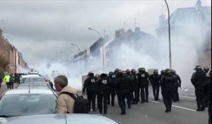 La manifestation des Gilets jaunes dégénère en affrontements entre black blocs et CRS à Amiens
