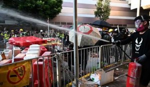 Clashs entre police et manifestants à Hong Kong pour le 16e week-end de mobilisation