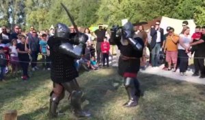 Combat à l'épée au camps multi-époques de Coudekerque-Branche