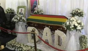 Le cercueil de Robert Mugabe exposé dans sa résidence privée à Harare