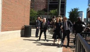 Felicity Huffman arrive au tribunal de Boston