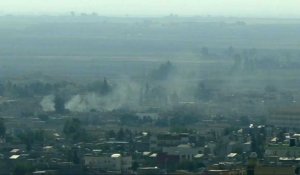 Syrie: de la fumée s'élève au dessus de Ras al-Aïn, à la frontière turque