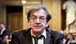 Alain Finkielkraut réagit à la polémique sur le voile, la Toile en colère