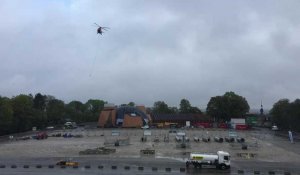 Préparation de l'hélicoptère pour l'installation des pylônes du téléphérique de Namur 2