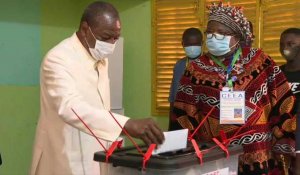 Elections en Guinée: le président sortant Alpha Condé vote