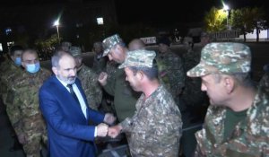 Le Premier ministre arménien Nikol Pachinian rencontre des réservistes de l’armée en partance pour le Karabakh