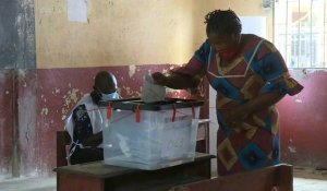 Les Guinéens ont commencé à voter pour une présidentielle à haut risque